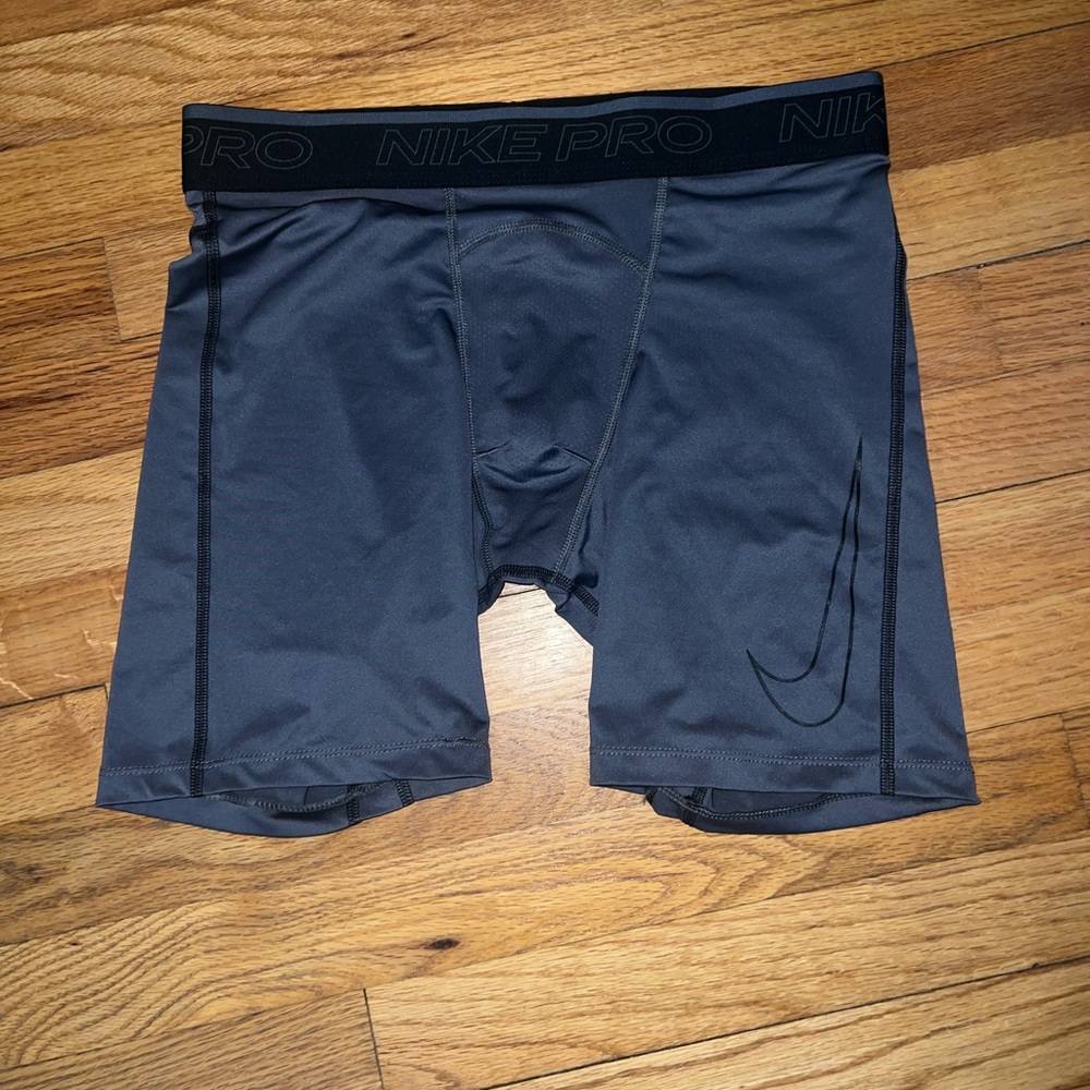Nike Pro Men's Gray compression shorts